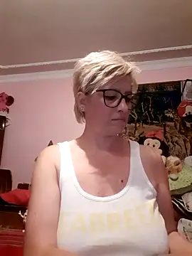 Snapshot of LunaBlaise chatting on June 19, 5:19 pm LunaBlaise online show from June 19, 5:19 pm