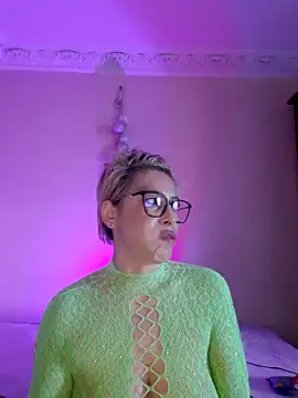 LunaBlaise online show from April 9, 9:48 am