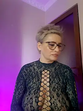 LunaBlaise online show from May 16, 6:23 am