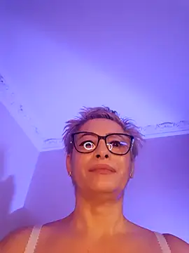 LunaBlaise online show from March 19, 6:46 am