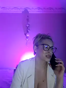 LunaBlaise online show from April 10, 4:47 pm