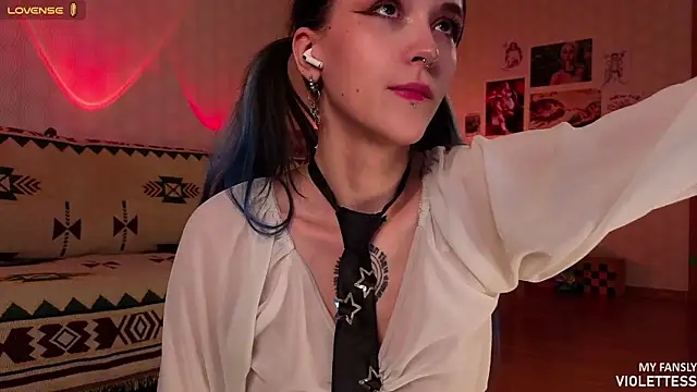 violettess online show from April 30, 5:31 pm
