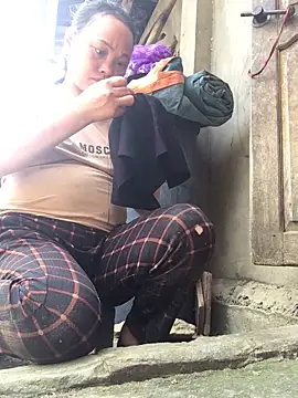 Snapshot of muimui990 chatting on February 27, 6:02 am muimui990 online show from February 27, 6:02 am