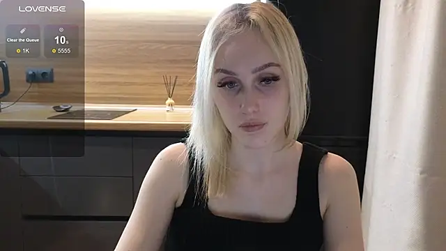 Snapshot of Bella_Villen chatting on June 3, 7:29 pm Bella Villen online show from June 3, 7:29 pm