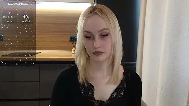 Snapshot of Bella_Villen chatting on June 10, 11:44 am Bella Villen online show from June 10, 11:44 am