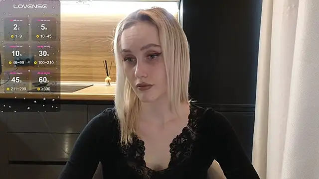 Snapshot of Bella_Villen chatting on July 3, 1:06 pm Bella Villen online show from July 3, 1:06 pm