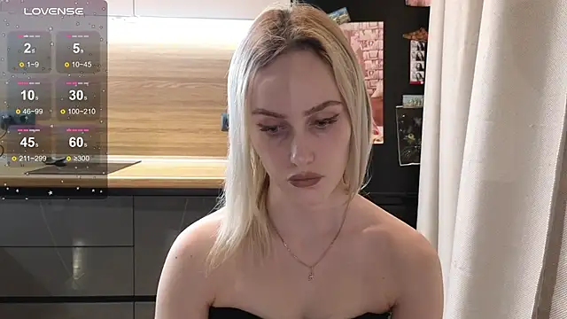 Snapshot of Bella_Villen chatting on July 18, 5:21 pm Bella Villen online show from July 18, 5:21 pm