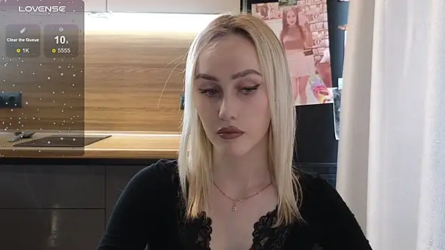 Snapshot of Bella_Villen chatting on July 11, 12:27 pm Bella Villen online show from July 11, 12:27 pm