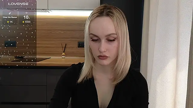 Snapshot of Bella_Villen chatting on June 19, 5:46 am Bella Villen online show from June 19, 5:46 am
