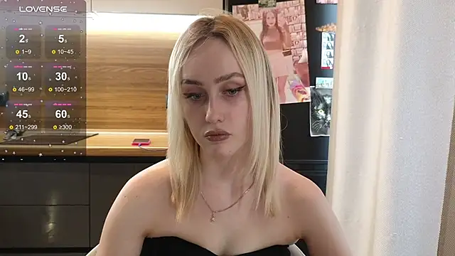 Snapshot of Bella_Villen chatting on July 9, 12:04 pm Bella Villen online show from July 9, 12:04 pm