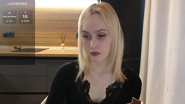 Snapshot of Bella_Villen chatting on June 4, 1:05 pm Bella Villen online show from June 4, 1:05 pm