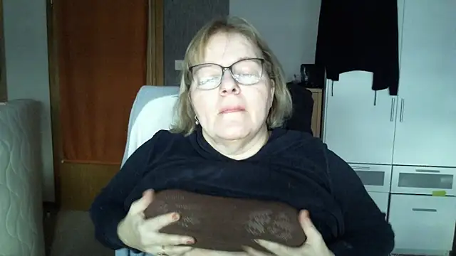 tina71707 online show from March 5, 2:24 pm