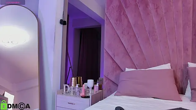 SiennaLiebe online show from March 13, 7:08 pm