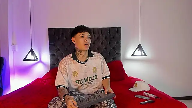 im seven online show from February 28, 4:01 am