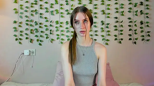 Snapshot of EllieRough chatting on May 30, 3:28 pm EllieRough online show from May 30, 3:28 pm