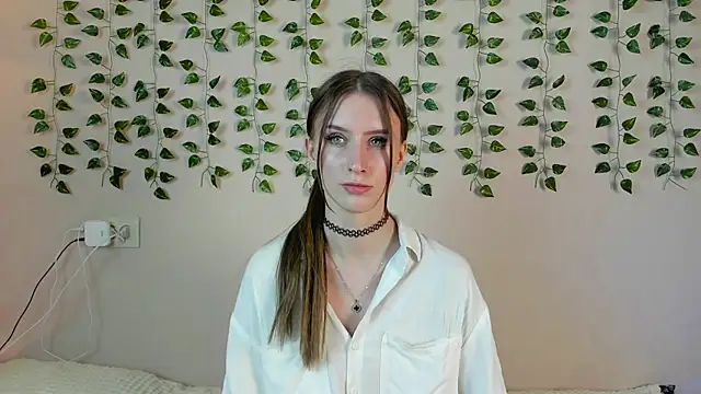 Snapshot of EllieRough chatting on June 1, 4:17 pm EllieRough online show from June 1, 4:17 pm