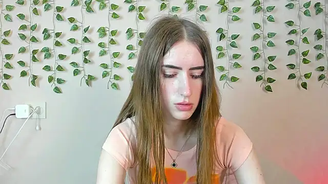 Snapshot of EllieRough chatting on June 16, 4:23 am EllieRough online show from June 16, 4:23 am