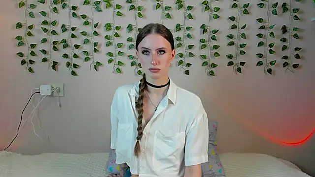 Snapshot of EllieRough chatting on May 28, 5:37 am EllieRough online show from May 28, 5:37 am