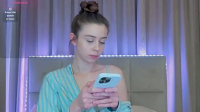 Nikalettaa online show from April 2, 8:15 pm