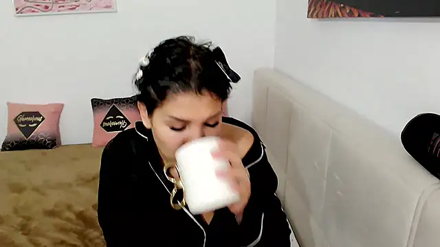 NickyHotXO online show from May 12, 4:20 am