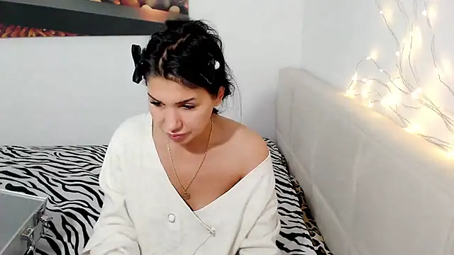 NickyHotXO online show from May 6, 4:27 am