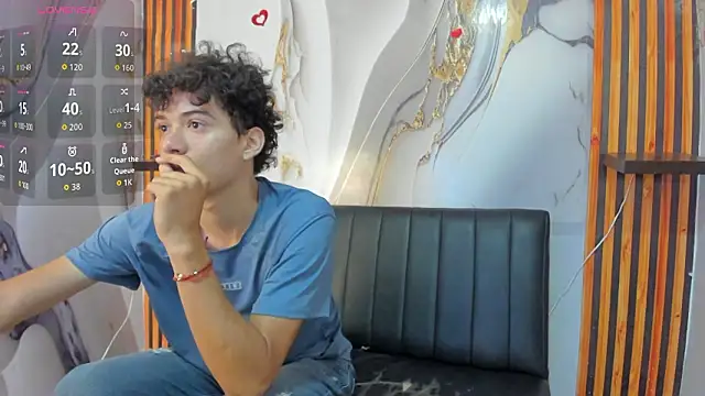 Snapshot of MiaBella_and_Max chatting on March 3, 12:01 pm MiaBella and Max online show from March 3, 12:01 pm