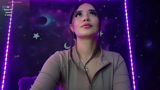Snapshot of ValentinaRojass_ chatting on April 13, 5:39 pm ValentinaRojass online show from April 13, 5:39 pm