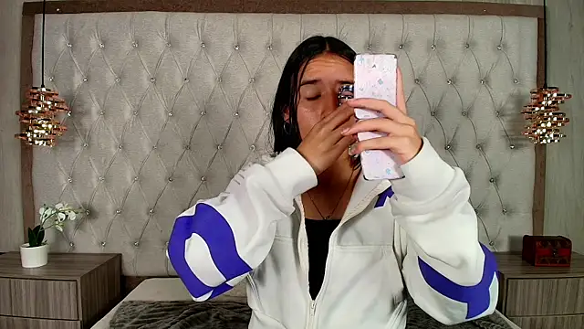 Snapshot of LilyRossi_ chatting on May 22, 1:53 pm LilyRossi online show from May 22, 1:53 pm