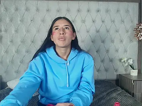Snapshot of LilyRossi_ chatting on April 17, 12:52 pm LilyRossi online show from April 17, 12:52 pm