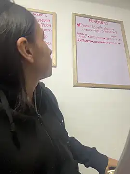 Snapshot of LilyRossi_ chatting on May 25, 12:26 pm LilyRossi online show from May 25, 12:26 pm