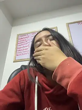Snapshot of LilyRossi_ chatting on June 1, 11:43 am LilyRossi online show from June 1, 11:43 am