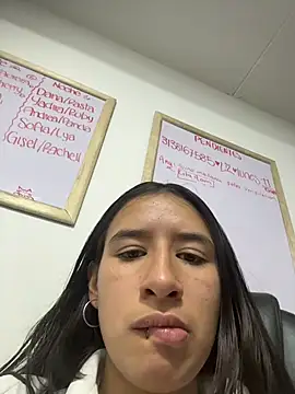 Snapshot of LilyRossi_ chatting on May 13, 12:12 pm LilyRossi online show from May 13, 12:12 pm