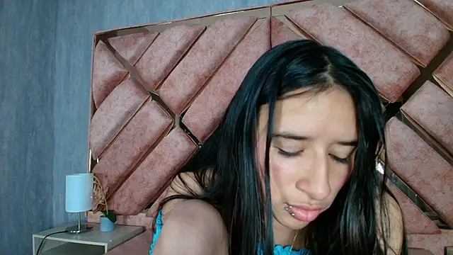 Snapshot of LilyRossi_ chatting on April 29, 5:30 pm LilyRossi online show from April 29, 5:30 pm