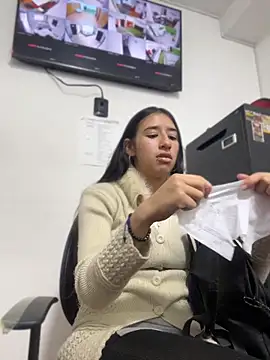 Snapshot of LilyRossi_ chatting on May 5, 12:52 pm LilyRossi online show from May 5, 12:52 pm