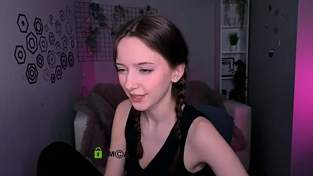 chloe ley online show from April 10, 6:09 am