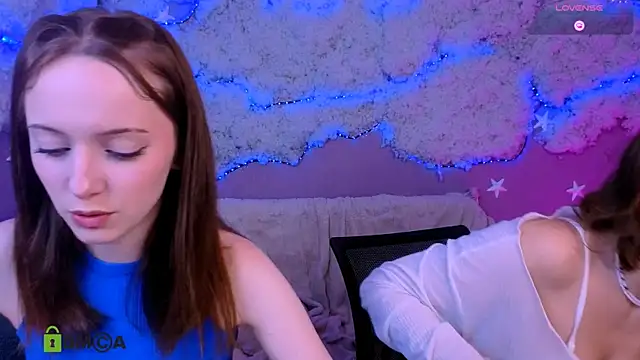 Snapshot of chloe_ley chatting on June 11, 7:11 pm chloe ley online show from June 11, 7:11 pm