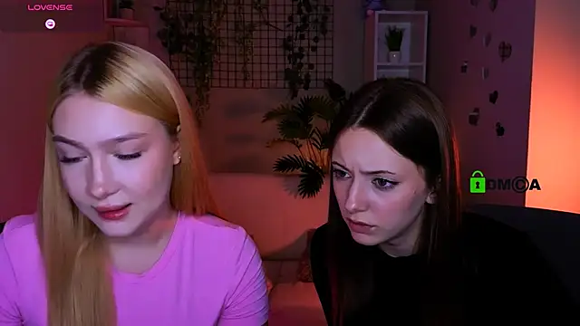 Snapshot of chloe_ley chatting on June 22, 7:22 pm chloe ley online show from June 22, 7:22 pm
