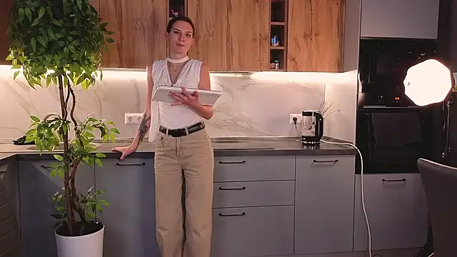 Snapshot of BritneySwiss chatting on March 3, 7:54 pm BritneySwiss online show from March 3, 7:54 pm