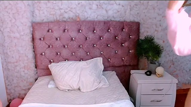 Sofiazaf  online show from March 17, 7:39 pm