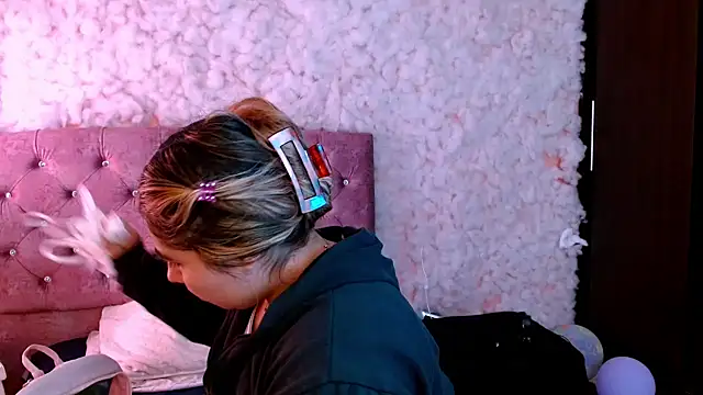 Sofiazaf  online show from April 11, 12:42 pm