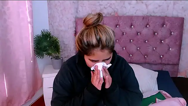 Sofiazaf  online show from April 7, 12:18 pm