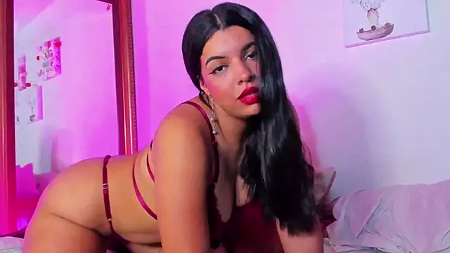 Snapshot of Arianna_Moore chatting on June 5, 1:32 am Arianna Moore online show from June 5, 1:32 am