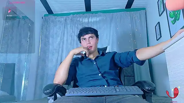 Snapshot of Dantekent chatting on June 2, 2:28 pm Dantekent online show from June 2, 2:28 pm