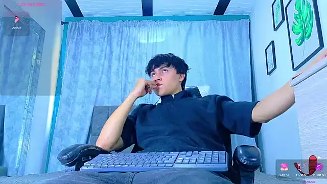 Snapshot of Dantekent chatting on May 3, 1:58 pm Dantekent online show from May 3, 1:58 pm