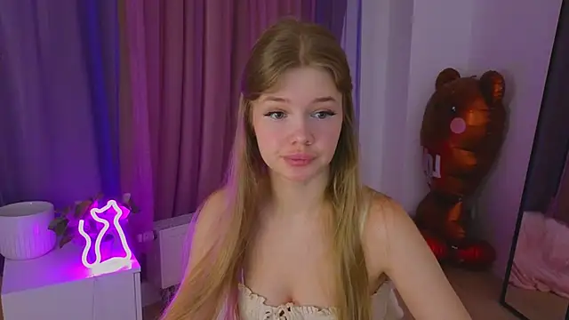 Snapshot of belrinaa chatting on May 1, 8:47 pm belrinaa online show from May 1, 8:47 pm