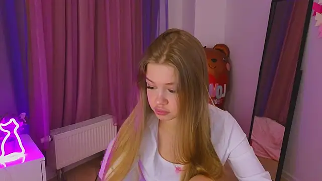 belrinaa online show from April 22, 9:10 pm