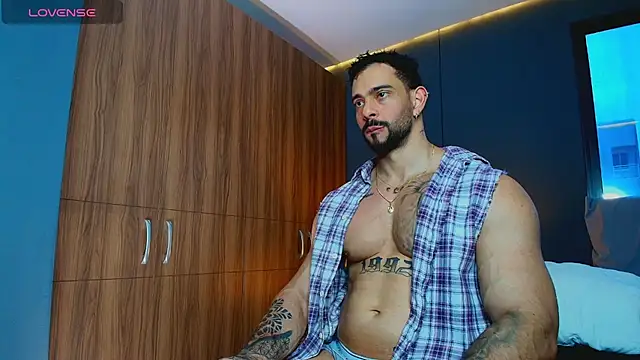 Snapshot of massimo_visconti chatting on June 23, 6:50 pm massimo visconti online show from June 23, 6:50 pm