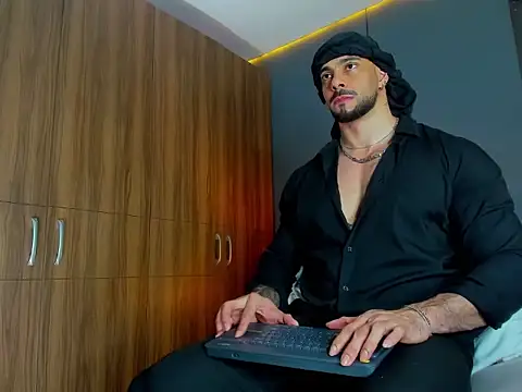 massimo visconti online show from March 7, 3:02 am