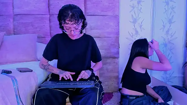 CaliferAndAurora online show from March 9, 9:18 pm