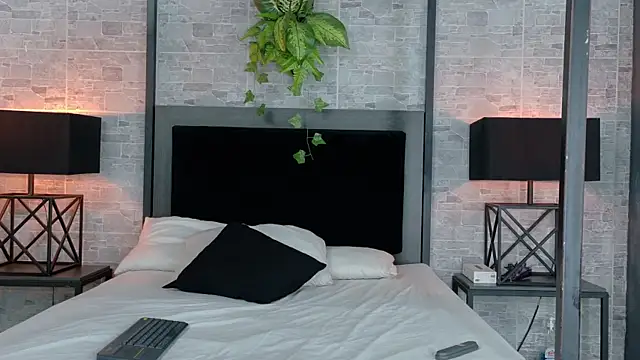 Snapshot of mia_venon chatting on July 6, 12:12 pm mia venon online show from July 6, 12:12 pm